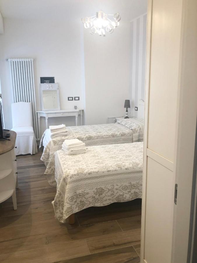 La Rosa Bianca Bed & Breakfast Rozzano Dış mekan fotoğraf